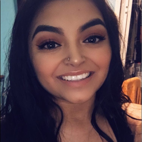 Meet your Posher, Erika - Picture 1 of 1